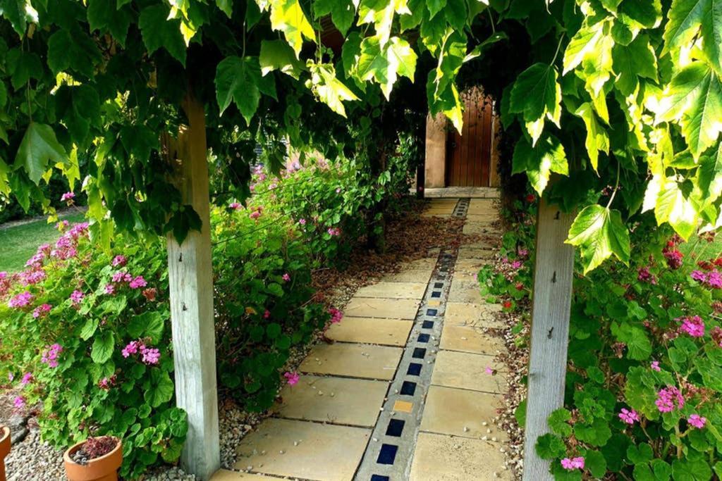 Bella Mia Tuscan Paradise Mount Gambier Exterior photo